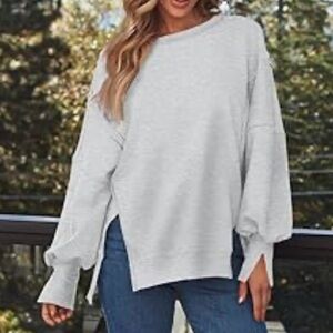 Trendy Queen NWOT Gray Oversized Sweatshirt Large Fleece Crew Neck Comfortable